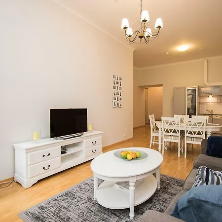 The Hidden Travellers' Old Town Wellstay Apartment *